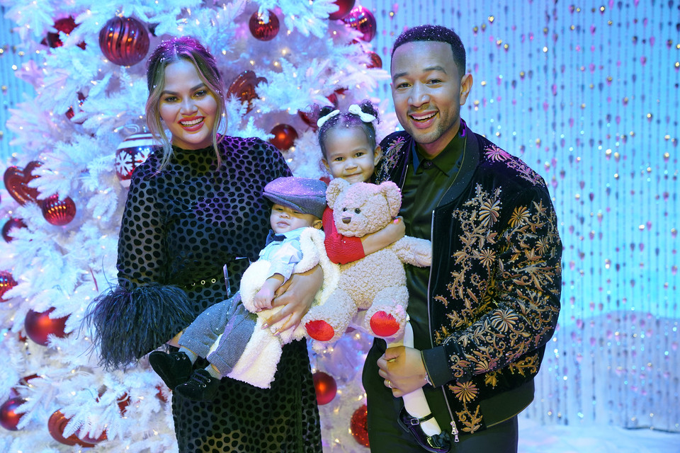 Rodzina Legendów: Chrissy Teigen, Miles, Luna i John