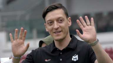 Mesut Oezil odcina się od Fenerbahce. Kibice rozczarowani