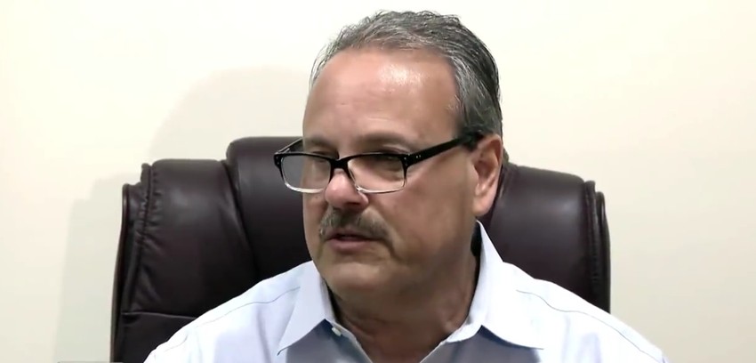 Brajan Les, Dejnin otac