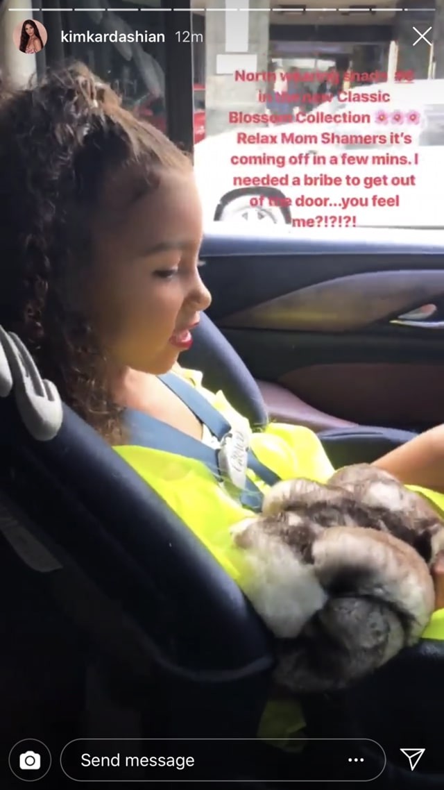 Kim Kardashian 5 éves kislánya már most úgy kontúrozza az arcát, mint a profik