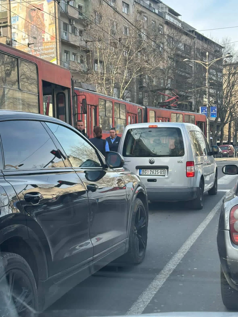 Tramvaj izleteo iz šina