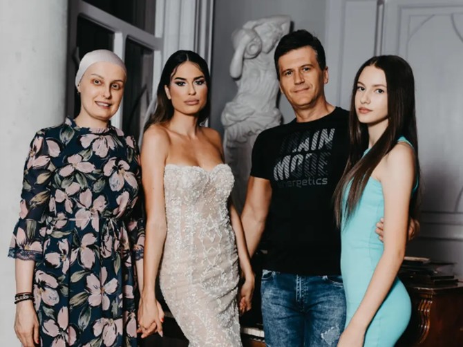 Jasmina je imala 2 masetkomije, izvadila jajnike, ali je pobedila karcinom dojke