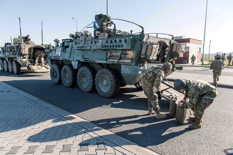 Uroczyste powitanie batalionu NATO w Orzyszu odbędzie się 13 kwietnia. Wezmą w nim udział prezydent Andrzej Duda oraz m.in. naczelny dowódca sił NATO w Europie gen. Curtis Scaparrotti z USA. 
<br><br>fot. (cat) PAP/Maciej Kulczyński