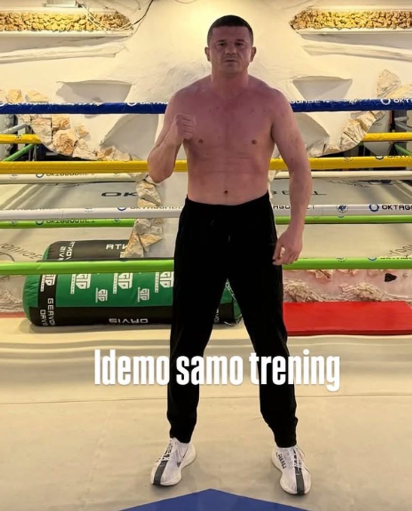 Dečko Jovane Jeremić se skinuo 