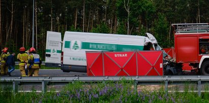 Koszmarny wypadek na Śląsku. Bus wbił się w wóz strażacki. Są ofiary