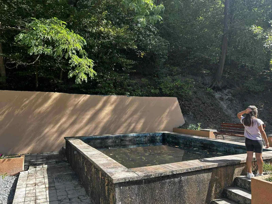 Voda u banji prvo je potpuno nestala, zatim se vratila, ali samo u šahti, ne na česmama ili u bazenima