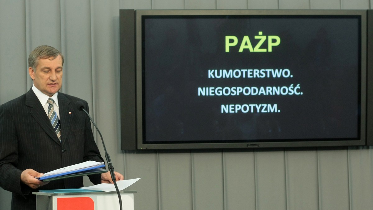 Posłowie SLD skierowali wniosek do prokuratury w sprawie nieprawidłowości w Polskiej Agencji Żeglugi Powietrznej. Jak argumentowali, wyniki kontroli, jaką w PAŻP przeprowadziła Kancelaria Premiera, pokazały "kumoterstwo i nepotyzm o niespotykanej skali".