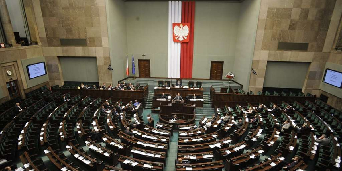 Polscy posłowie zadłużeni po uszy! Sprawdź