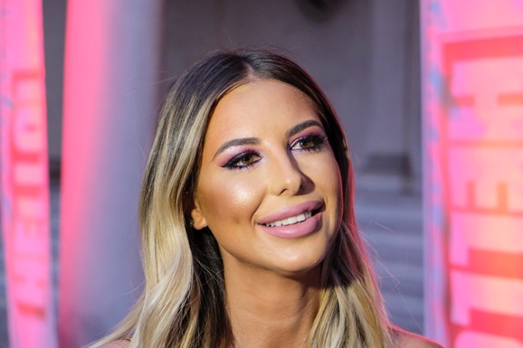 "VREDI BOGATSTVO, A UNUTRA ŠTROKA" Zorannah objavila snimak iz automobila i sada je urnišu: "Ovo je nešto najodvratnije što sam skoro videla"