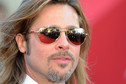 Brad Pitt na festiwalu w Cannes - długie włosy i smoking