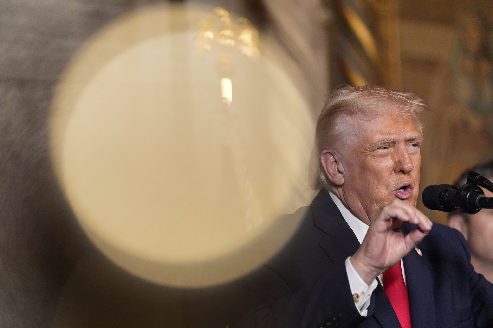 Trump vollzieht Kurswechsel bei Epstein-Akten: Jetzt mild gegenüber Clinton