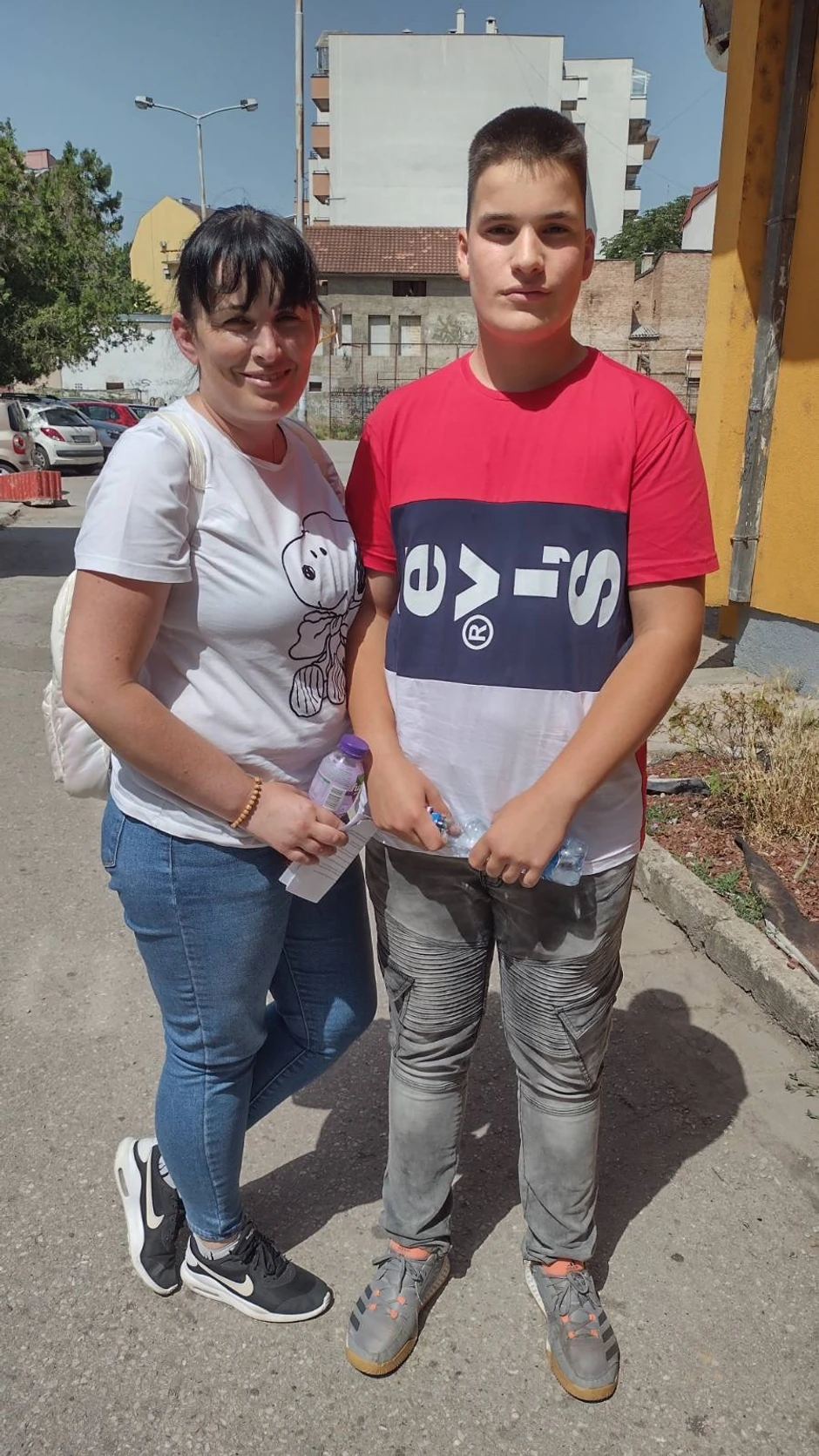 Maturant Uroš Dinić da majkom Majom