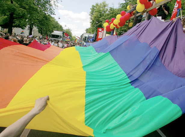 Polscy posłowie bronią gejów i lesbijek