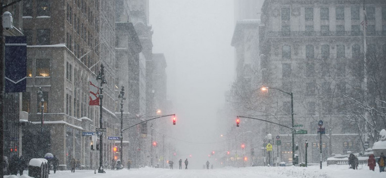 Śnieżyce atakują USA. Setki tysięcy ludzi bez prądu, tysiące odwołanych lotów
