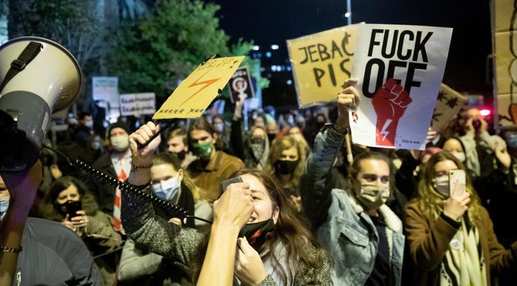 2020. 10. 28.: Tüntetés Budapesten a lengyel abortusztörvény ellen