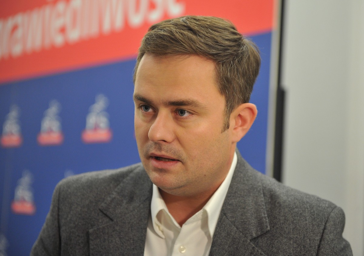 Hofman: Mamy maile, że były naciski na warszawiaków