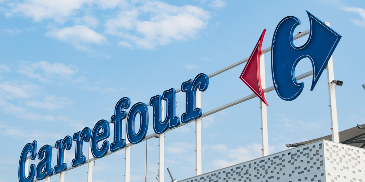  Głównym biznesem Carrefoura w Polsce są hipermarkety, których francuska firma nad Wisłą ma 89, w drugiej kolejności są supermarkety, których jest 152.  Spółka inwestuje też w inne formaty. 