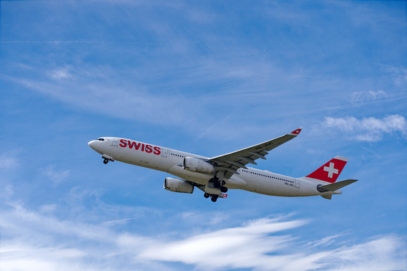 DRAMA NA AERODROMU U NJUJORKU Za dlaku izbegnut sudar PET AVIONA na pisti, za sve krivi kontrolori (FOTO)