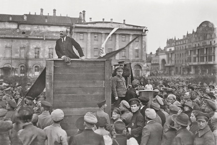Lenin w wieku 50. lat podczas przemówienia w 1920 r.