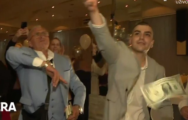 Era Ojdanić slavi unuku Andriji 18. rođendan