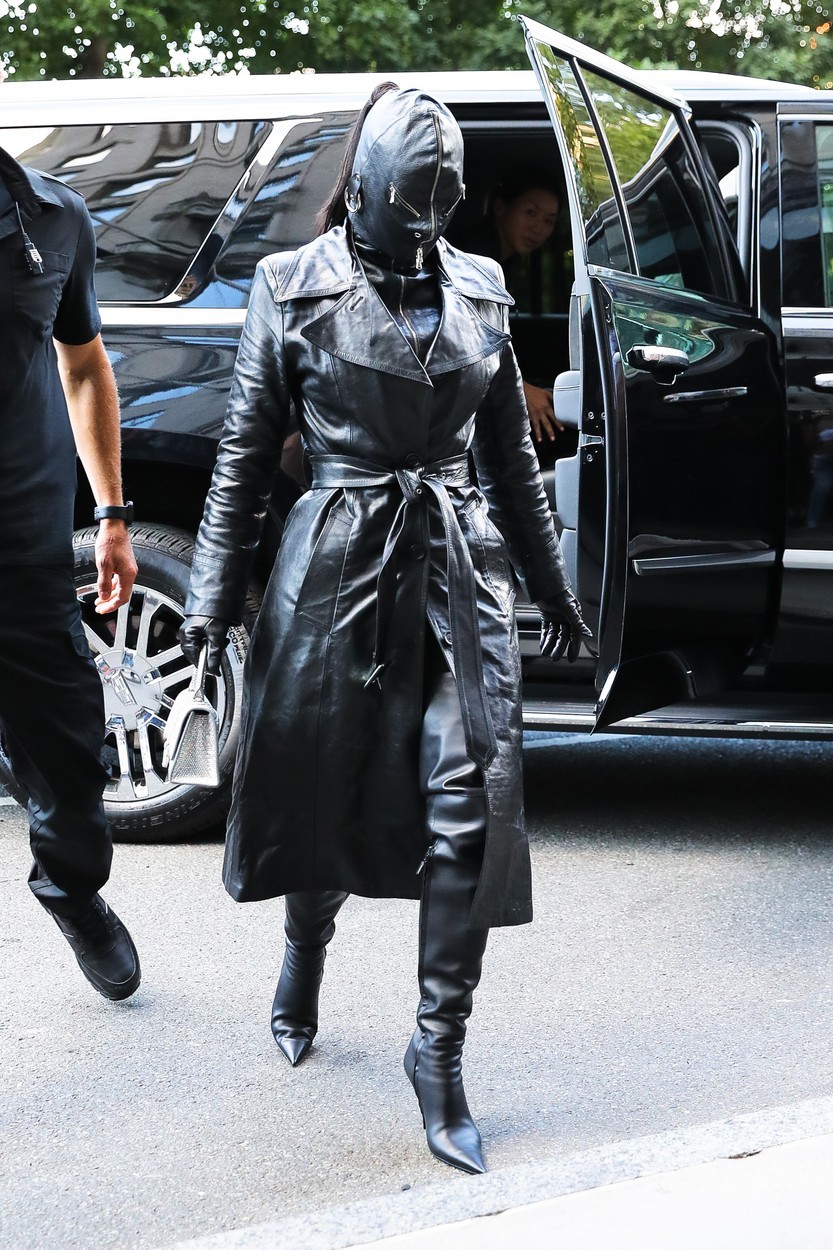 Kim Kardashian a 2021-es Met gálás szettjével minden vörös szőnyeges szabályt felülírt