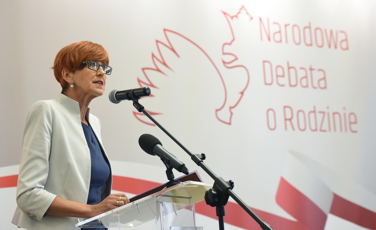 Jak podkreśliła, wysiłki seniorów "w budowanie lepszego jutra" zasługują na wdzięczność, a oni sami na szacunek i uznanie
