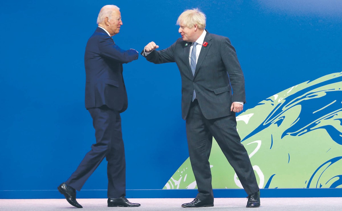 Wizyta Joego Bidena w Europie upływa pod znakiem koordynowania międzynarodowego przeciwdziałania globalnemu ociepleniu. Na zdjęciu z premierem Wielkiej Brytanii Borisem Johnsonem