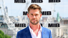 Ledobta a cukiságbombát a Thor sztárja: Chris Hemsworth így játszik a gyerekeivel – fotó
