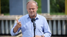 tusk o "miejscowych idiotach" i obcych agentach. odniósł się do dwóch