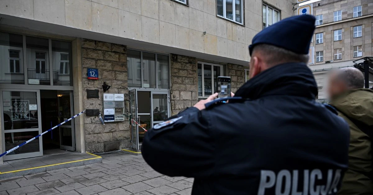 Atak na biuro PO w Warszawie. Sprawcy rzucili i podpalili koktajl Mołotowa