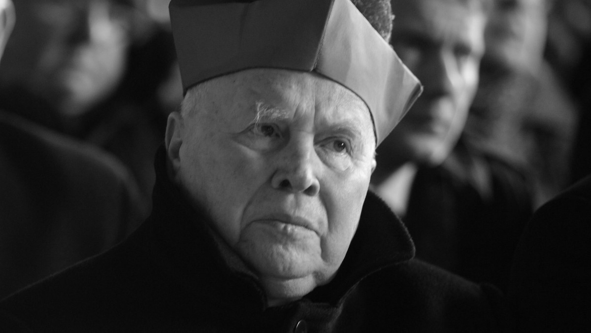 Zmarł arcybiskup senior Tadeusz Gocłowski. Informację potwierdził metropolita gdański Sławoj Leszek Głódź. Poinformował, że duchowny zmarł o godzinie 16.12 w szpitalu w Gdańsku. Tadeusz Gocłowski odszedł w wieku 84 lat.