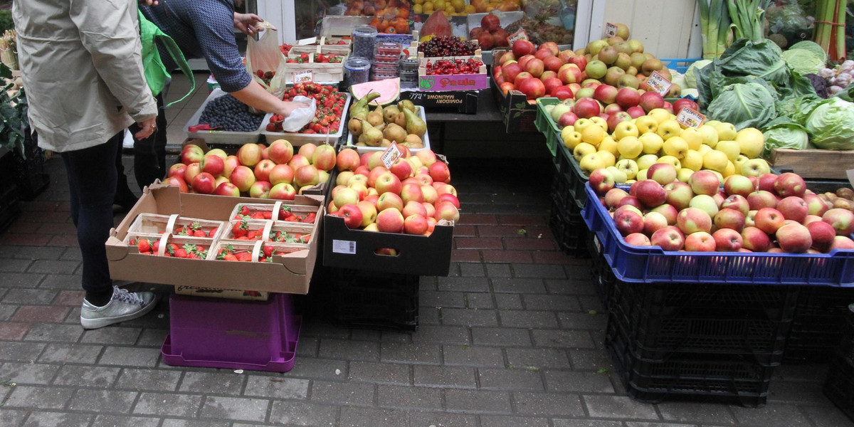 Sprzedawane w Polsce owoce i warzywa naszprycowane są chemią