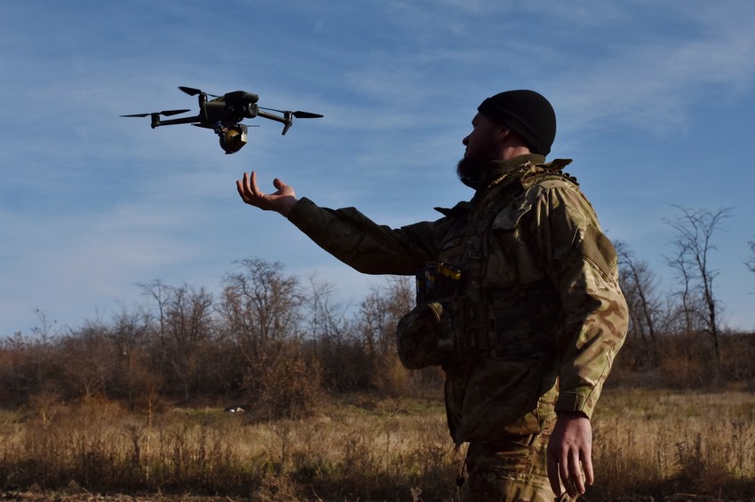 Ukrajinska vojska lansira dron tokom obuke u Zaporoškoj oblasti 19. novembra
