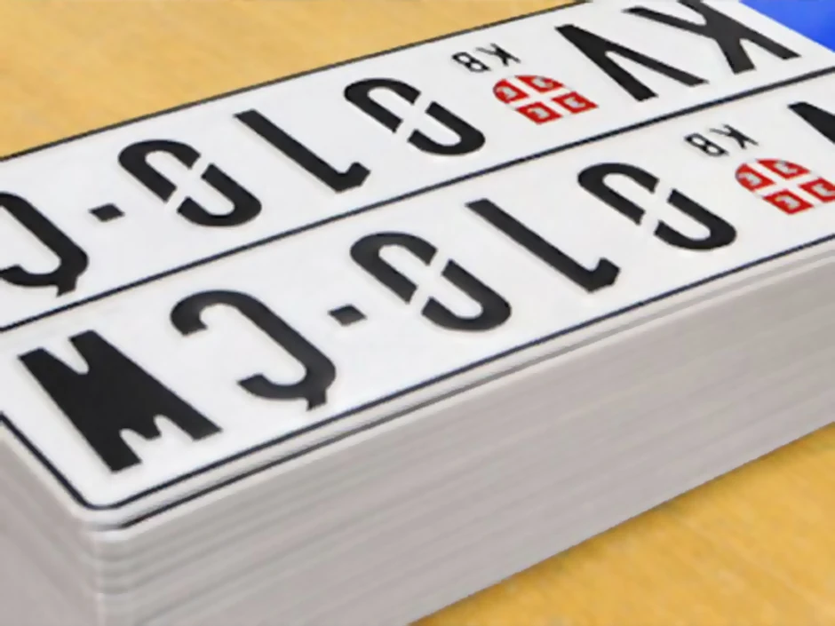 Sami skidaju tablice