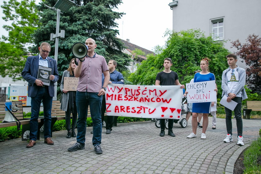 Pikieta w obronie uwięzionych rodzin górników