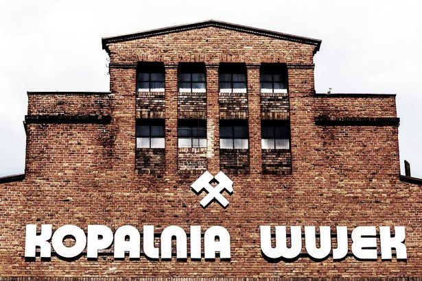 Według ustaleń specjalnej komisji sejmowej, tzw. komisji Rokity, powołanej w 1990 roku do badania zbrodni okresu PRL, tamto śledztwo prowadzone było z naruszeniem prawa. Sprawę wznowiono po upadku komunizmu. W czerwcu 2008 r. Sąd Apelacyjny w Katowicach skazał prawomocnie b. dowódcę plutonu specjalnego Romualda C. na 6 lat więzienia, a 13 jego podwładnym wymierzył od 3,5 do 4 lat więzienia. To C. dał sygnał do otwarcia ognia - wynika z procesu.