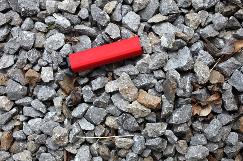 Bačena vejp cigareta