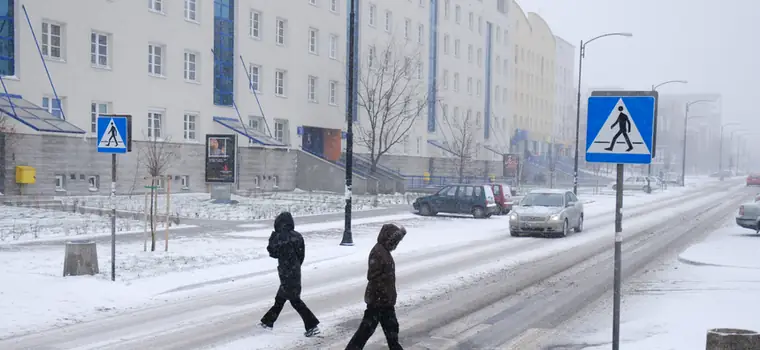 Źle jeździmy przy przejściach dla pieszych. Czy nowe przepisy pomogą?