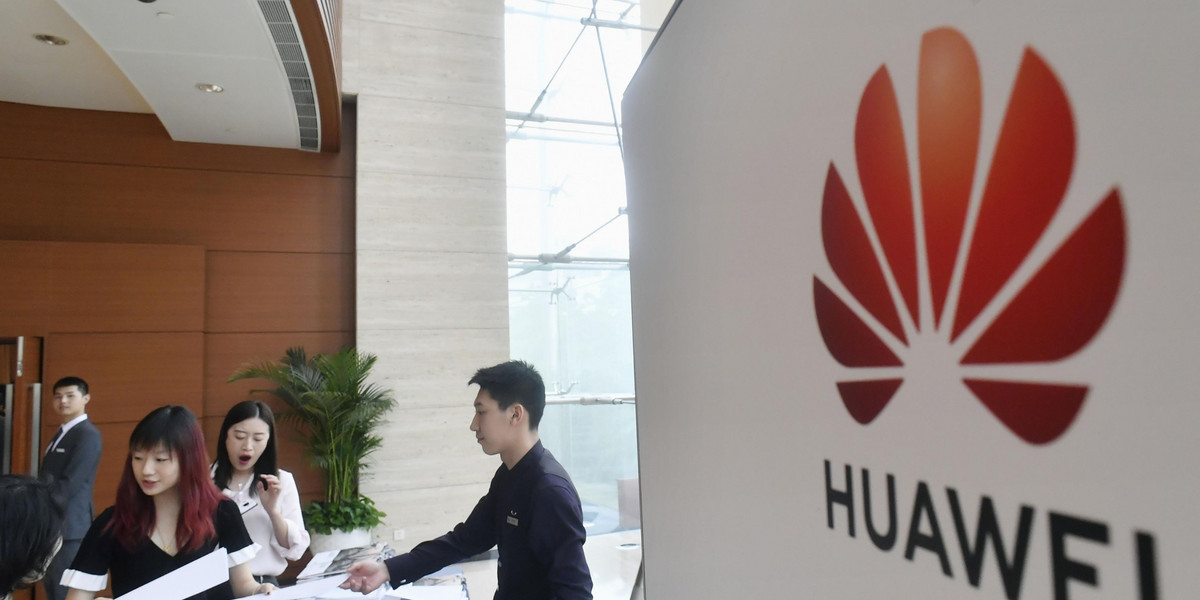 Zakaz zakupu jest elementem szerszej kampanii wykluczenia Huawei z rynku USA.