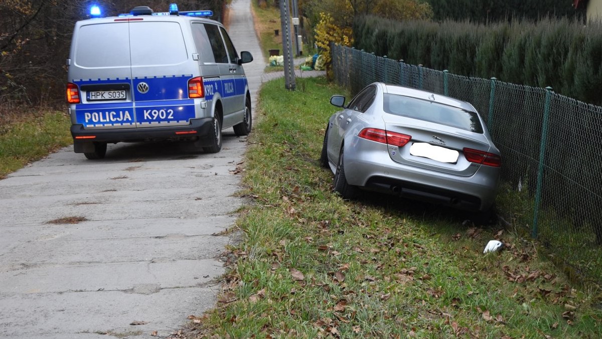 Sanok. Pijany kierowca wjechał w ogrodzenie