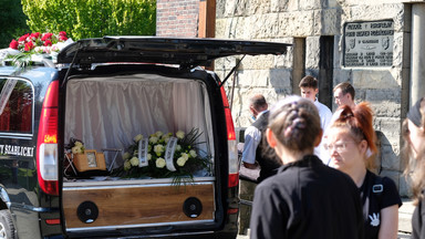 Bliscy pożegnali 19-latkę, którą potrącił autobus w Katowicach [ZDJĘCIA]