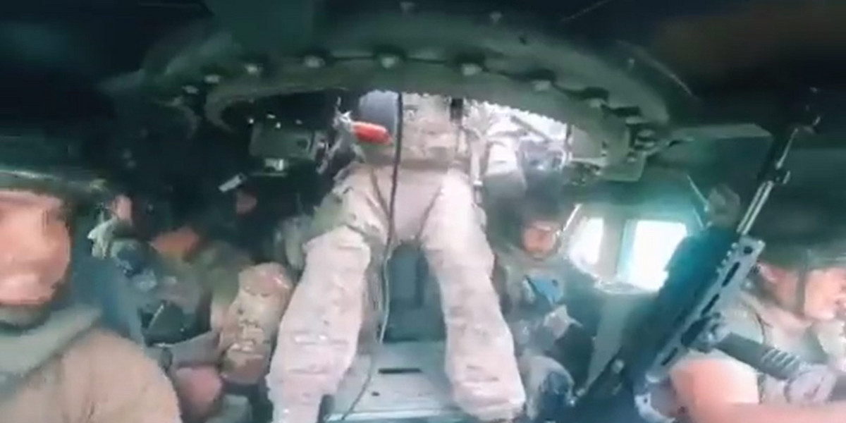 Kabina ukraińskiego Humvee.
