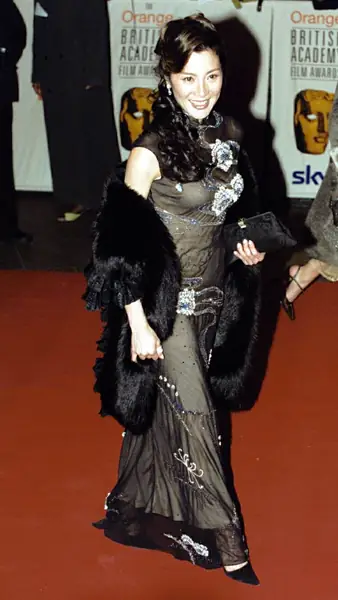 Michelle Yeoh na ceremonii rozdania nagród, 2001 r. / Getty Images