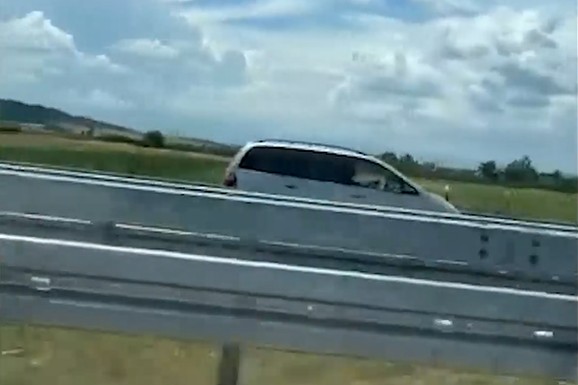 (VIDEO) DOKLE VIŠE?! Ponovo vožnja u kontra smeru na auto-putu za Niš: Vozači u šoku, "za dlaku" izbegnuta tragedija