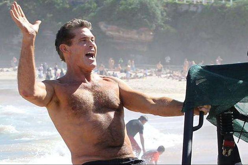 Hasselhoff świeci golizną