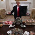 Trump serwuje hamburgery, pracownicy nie dostają pensji. Trwa najdłuższe zawieszenie rządu w USA