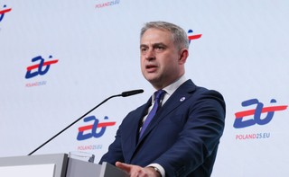 Rosja zakłóca GPS nad Polską? Gawkowski: To wojna hybrydowa