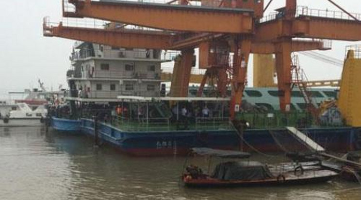 Tragédia! Több száz emberrel süllyedt el egy hajó a Jangcén