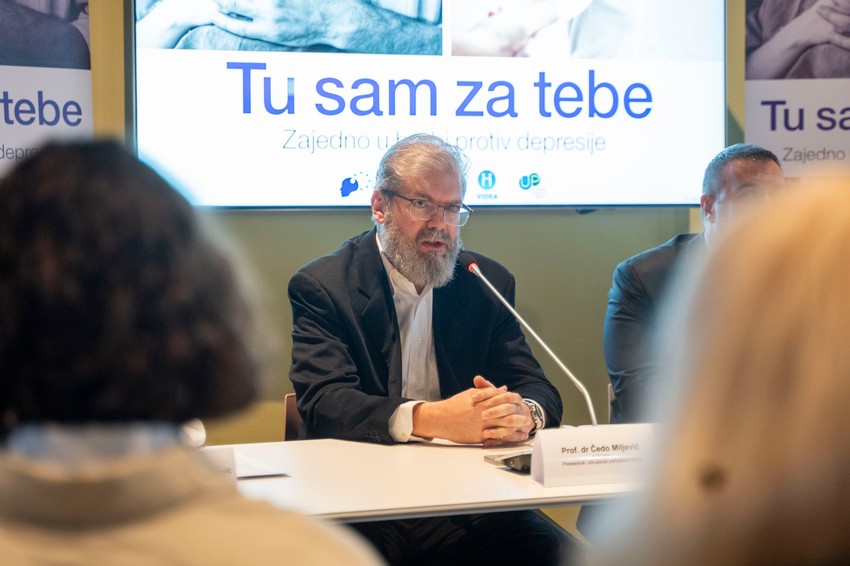 Prvi korak je razgovor, drugi je stručna pomoć. Alarmantno je i da se većina ljudi sa suicidalnim mislima nikada ne obrati stručnjaku, kaže prof. dr Čedo Miljević