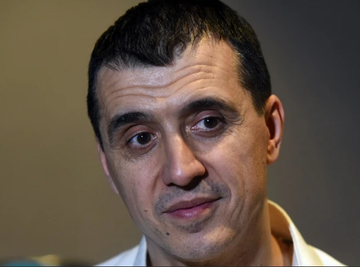 OŽENIO SE U BELOM OGRTAČU DŽEDAJA, a mlada je bila u KRATKOJ VENČANICI! Evo kako je Marko Bulat izgledao na venčanju!